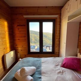 Cabaña con encanto y vistas increíbles!!, Hotel in Sierra Nevada