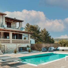 Private Villa Karavia, hotel a Koukounariá