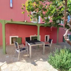 Little pomegranate apartment