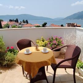 Cozy home, hotel in Donja Lastva