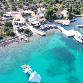 Beach house Lady - resort & tavern BAIN, free transport, pool, Island of Žut - Kornati