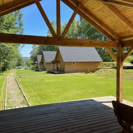Domki Bieszczady - Baza uŚmiechów, hotel in Ustrzyki Dolne