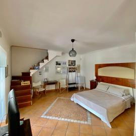 FF Houses - Centro Storico Ottaviano, hotel i Ottaviano