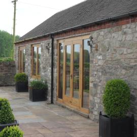 Courtside Barn, Lynn, Newport, hotel in Newport