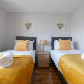 Lovely 2 Bedroom Condo with River & City View, hotel v destinácii North Woolwich