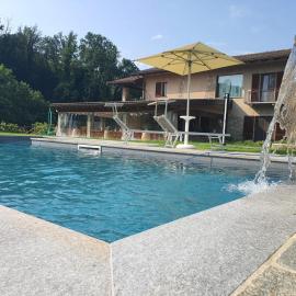 Agriturismo Cascina L'Arché, khách sạn ở Santo Stefano Belbo