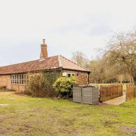 The Gig House - relaxing countryside spa break, hotel i Pentney