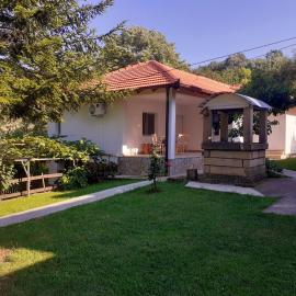 Apartman Predah Banja Vrujci, מלון בGornja Toplica