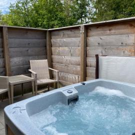 Fox Lodge with Hot Tub, hotel sa Cupar