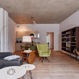 havelblau Ferienlofts - Stilvoll wohnen unmittelbar an der Havel - zentral - Küche - WLAN - Wallbox - Kajaks und Fahrräder vor Ort, hotel en Brandeburgo
