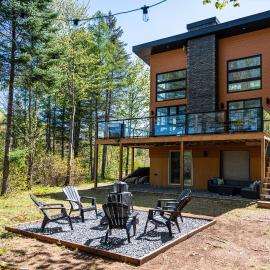 Chalet Natür Lakefront - Hot Tub - Fireplace - Ski - Waterfront - Private big land - Pedal Boat