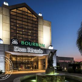 Viesnīca Bourbon Dom Ricardo Aeroporto Curitiba Business Hotel pilsētā Sanžozē dus Pinjaisa