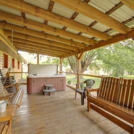 'Campbell Retreat' in Maggie Valley w/ Deck!