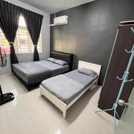 2 Bedroom house with Coway, all room air-cond, WIFI, Nettflix, hotel in Kampung Gurun