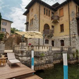 Villa Cecilia - pieds dans l'eau: Sulzano'da bir otel
