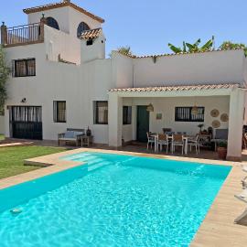 Villa Guadaira, holiday house with pool in Seville southern Spain, hotel in Alcalá de Guadaira