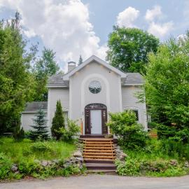 Chalet Mozart, hotel di Saint Adolphe D'Howard