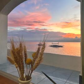Moana Beach House: Moalboal şehrinde bir otel