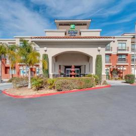 Holiday Inn Express Hotel & Suites Lake Elsinore by IHG, hotel en Lake Elsinore