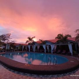 Garden Village Resort, hótel í Moalboal