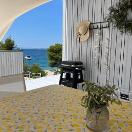 BUQEZ ECO RESORT - Beach Villas 2 and 8 - Seaview, new wifi!, Hotel in Drage