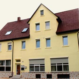 HOTEL Eisenbahn，克賴爾斯海姆的飯店