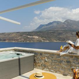 Trapela Limeni Luxury Suites, hotel u gradu 'Limeni'