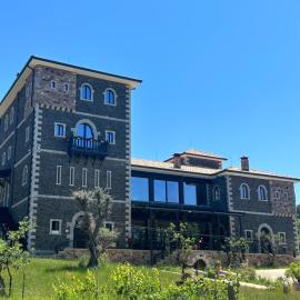 N’Kanu: Rrëshen şehrinde bir otel