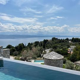 Windmills & The Villas-Aiolos ll, Hotel in Amarinthos