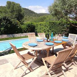 Maison familiale avec piscine 7 personnes, hotel v destinácii Cassis