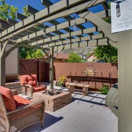 Spacious Home w/ Deck: 5 Mi to Ridgway State Park!, hotel u gradu 'Ridgway'