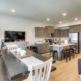 Garden City Townhome, Close to Parks + Downtown!