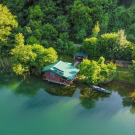 ECO cabin Plivsko jezero Jajce, hotel v destinácii Jajce