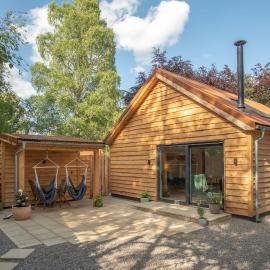 Arbor Nethy Bothy in Cairngorms National Park, Hotel in Nethy Bridge