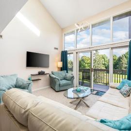 Beautiful 2BDR Loft Suite at Golf Course Condo 5549