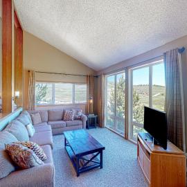 The Mountainside - Unit B47, hotel di Granby