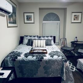 Ruskin FL 2 bdrm 1 bath suite Host & Cat share common areas