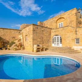 Gharilma V Holiday Home, hotel u gradu Santa Luċija