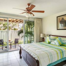 Beach Living at Island Pine Villas BLP, hotel in George Town
