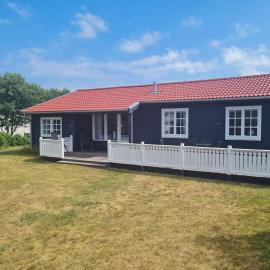 Trevlig och havsnära stuga, hotel v destinácii Glommen