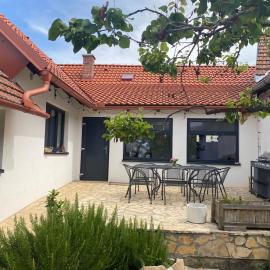 Palava Holiday House, hotel in Šakvice
