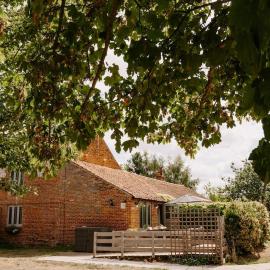 The Threshing Barn - relaxing countryside spa break, hotel i Pentney