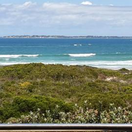 Beachfront 3-bedroom with Robben Island views