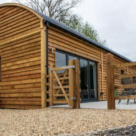 Luxury Barn Conversion with Hot Tub- 'Blackbird', hotel a Ab Lench
