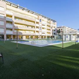 A&N Spacious Family Apartment with Pool & Parking, hotel in Torre del Mar