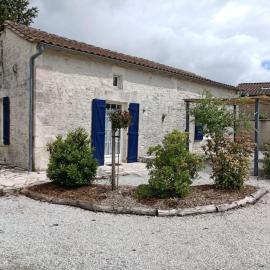 Petite maison de charme Les Chats Pîtres – hotel w mieście La Rochette