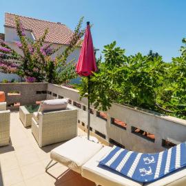 Holiday Home Sucuraj 06, hotel in Sućuraj