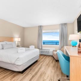 Gold Coast Inn Breathtaking Sunsets Standard Lake View Room 206