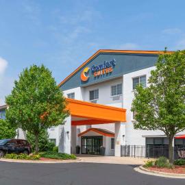 Comfort Suites Elgin Northwest، فندق في إلجين