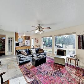 Mtn-View Retreat w/ Hot Tub + Deck in Sebastopol